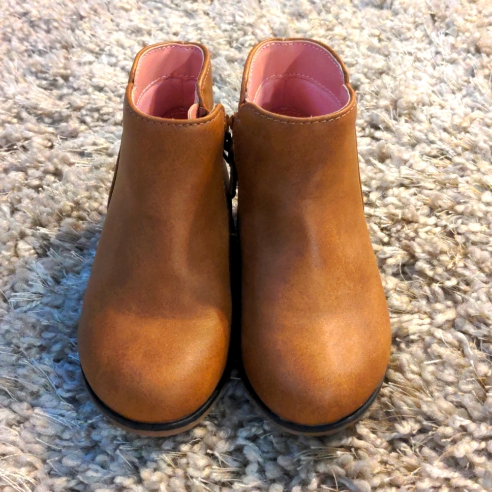 Cat & Jack Penelope booties